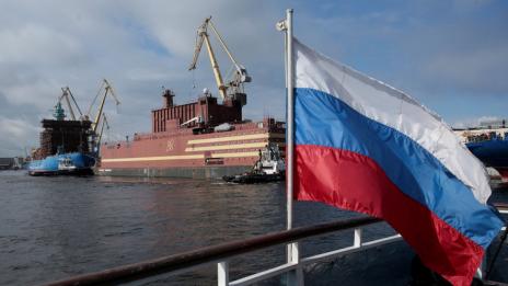 Русия представи първата плаваща атомна централа в света