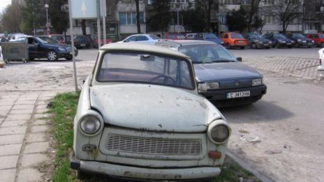 Стотици коли трупат дългове на наказателни паркинги