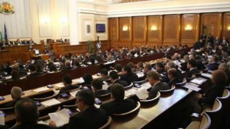 Окончателно: Депутатите приеха спорния закон за горивата