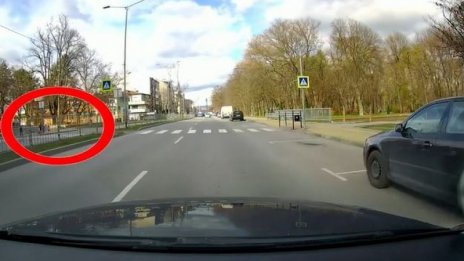 3-годишно с тротинетка на кръстовище във Варна