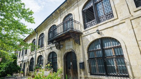 Дигитализираха книгите в Музея на медицината във Варна