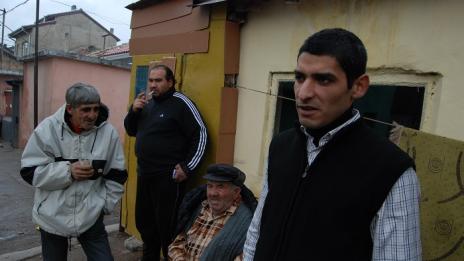 Събарят незаконните постройки в „Гъбената махала“