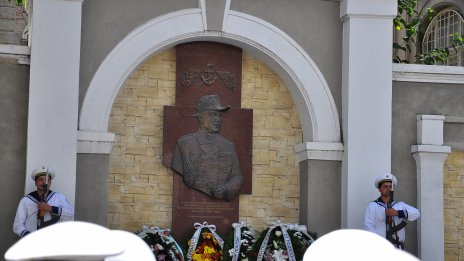 С военен ритуал Варна чества 125 г. от рождението на контраадмирал Иван Вариклечков (СНИМКИ)