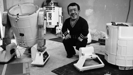 Почина Кени Бейкър - актьорът изиграл R2-D2