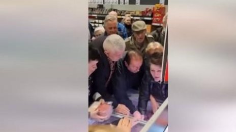 Пенсионери се биха в магазин за евтини кебапчета