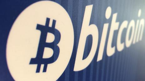 Биткойн загуби над една десета от стойността си за ден