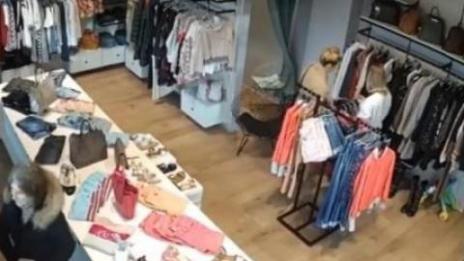 Държавата готви екотакса за дрехи и обувки, което ще ги оскъпи