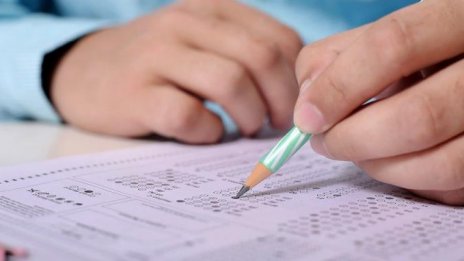 Над 59 000 седмикласници се явят на НВО по математика