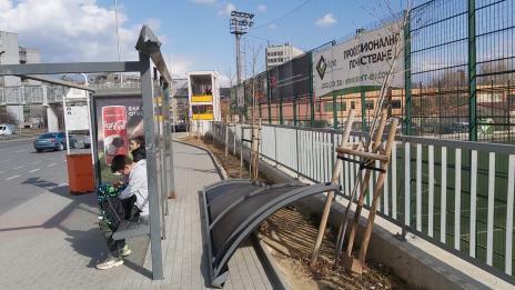 Вятърът събори покрива на спирка до стадион Спартак във Варна