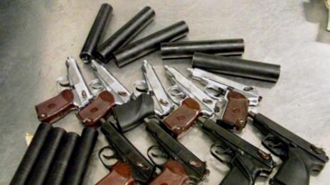 Българин тръгна към Турция с 9 бойни пистолета