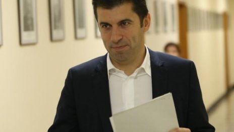 Петков депозира оставката на правителството с куриер 