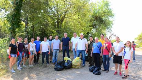 Над 1200 варненци днес чистиха града