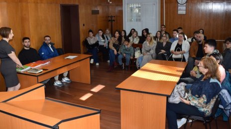 Студенти от специалност "Право" посетиха Окръжен съд–Варна 