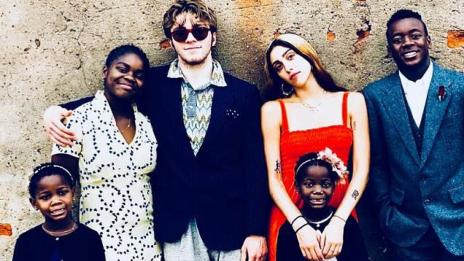 Мадона показа на снимка най-голямото си богатство - шестте си деца