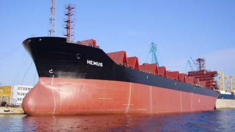 Екипажите на 3 български кораба посрещнат първи Новата година