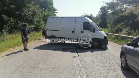 Тежка катастрофа спря движението по пътя Варна-София
