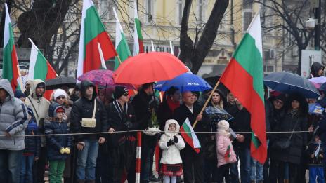 Стотици се включиха в официалното честване на 3 март във Варна(НОВИ СНИМКИ)