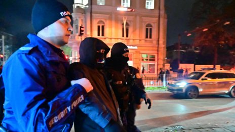 Двама задържани на протеста срещу правителството във Варна