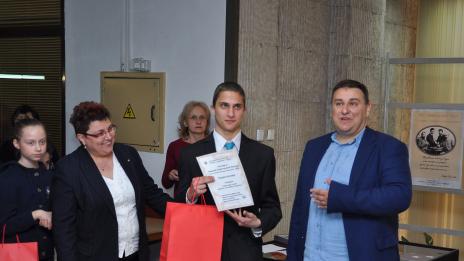 Емил Радев награди призьорите в конкурса „Пенчо бре, чети“