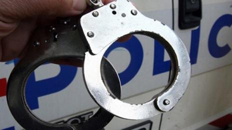 Биха полицай с бастун във Варненско