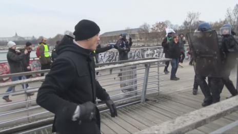 Осъдиха бивш боксьор за нападение над жандармеристи