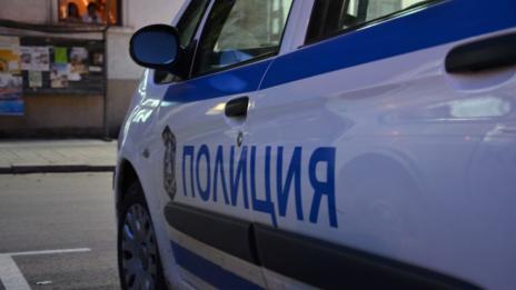 Потрошиха кукла, изобразяваща политик