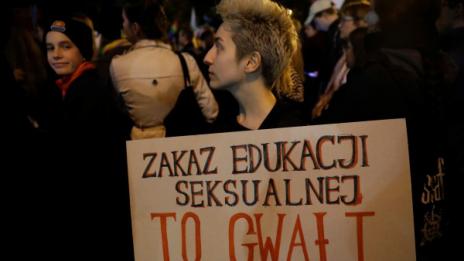 В Полша готвят: 3 г. затвор заради сексуално образование?