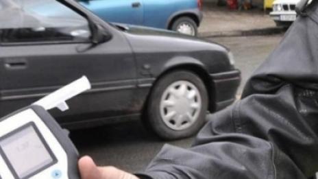 Англичанка с 3,38 промила алкохол помете паркиран автомобил 