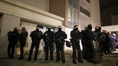 Стрелба в Париж, полицай е тежко ранен