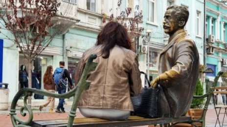 Има задържан за посегателството над монумента на арх. Дабко Дабков във Варна