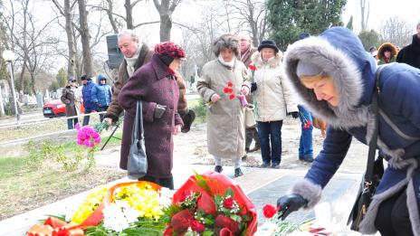 Почетоха съветските защитници (СНИМКИ)