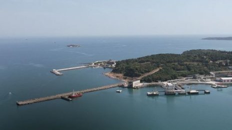 Управляващите взимат пристанище "Росенец"