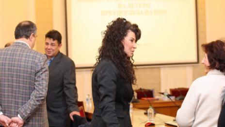 Некомпетентни социални работници издевателстват над родители и деца