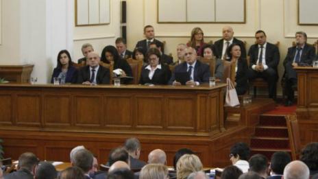 Парламентът прие оставката на правителството