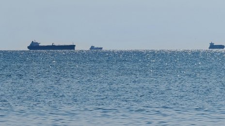 Нов удар срещу кораб на 15 морски мили от брега на Бяла