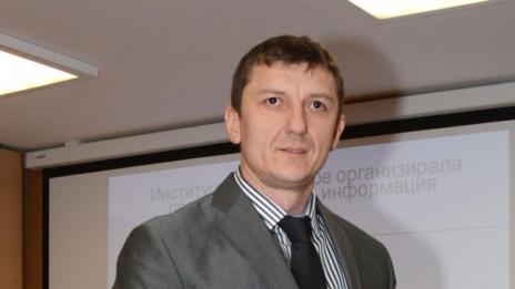 Орхан Исмаилов остава зам.-министър на отбраната
