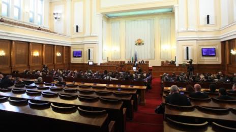 Парламентът най-после събра кворум