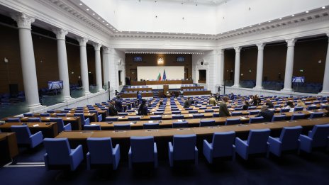 Дават 102 хиляди евро, за да учат депутатите английски, френски и немски за работа с институциите на ЕС
