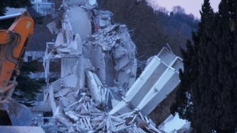 Повдигнаха обвинения за срутилия се хотел
