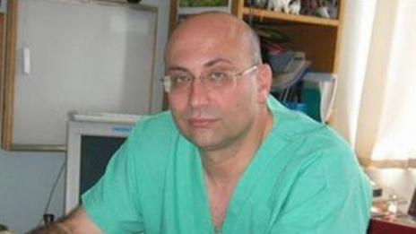 Ексшеф на болница вземал пари на ръка за титаниеви импланти, но слагал евтини стоманени