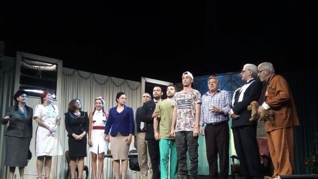 Комедия за грешките, които допускаме, поставя Костадин Бандутов на варненска сцена