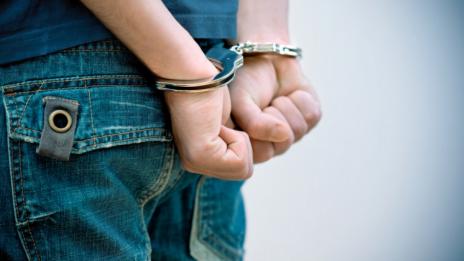 Мъж открадна телефон от малолетен варненец, спипаха го