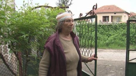 Комшийски огън: Мъж стреля по смок, улучи... съседката