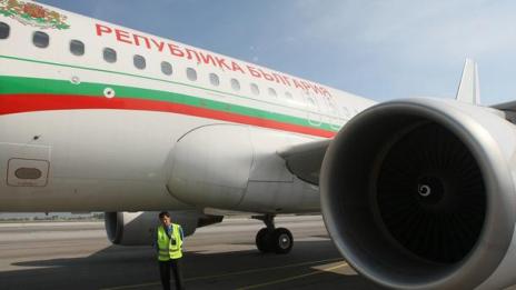 Правителственият самолет кацна на летище Варна след авария(обновена)