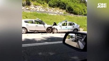 Пострадалият в катастрофа край Ябланица полицай остава в тежко състояние 