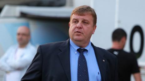  Новият военен министър остава привърженик на наборната служба
