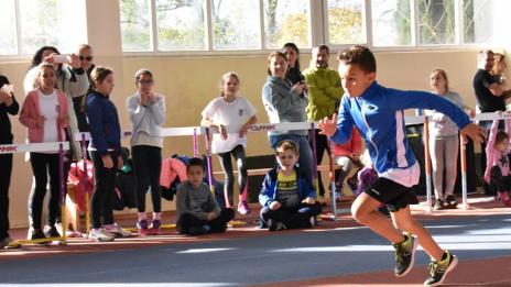 Деца и родители заедно в спортна надпревара във Варна