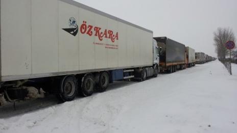 Спират камионите днес от 16 до 20 часа заради Националния празник