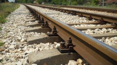 Влак прегази млад мъж в района на село Тополица
