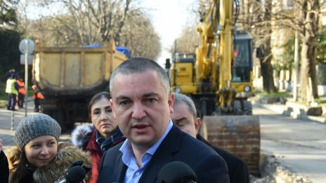Злосторници крадат указателни табелки по спирките във Варна